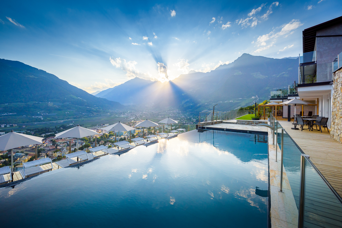 La Pergola Suites Dorf Tirol - Infinity Pool - Schwimmbad