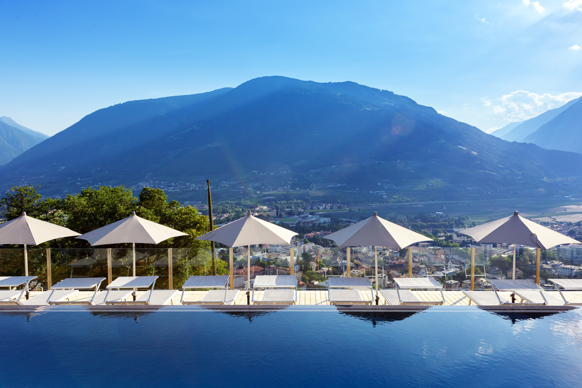 La Pergola Suites Dorf Tirol - Infinity Pool - Schwimmbad