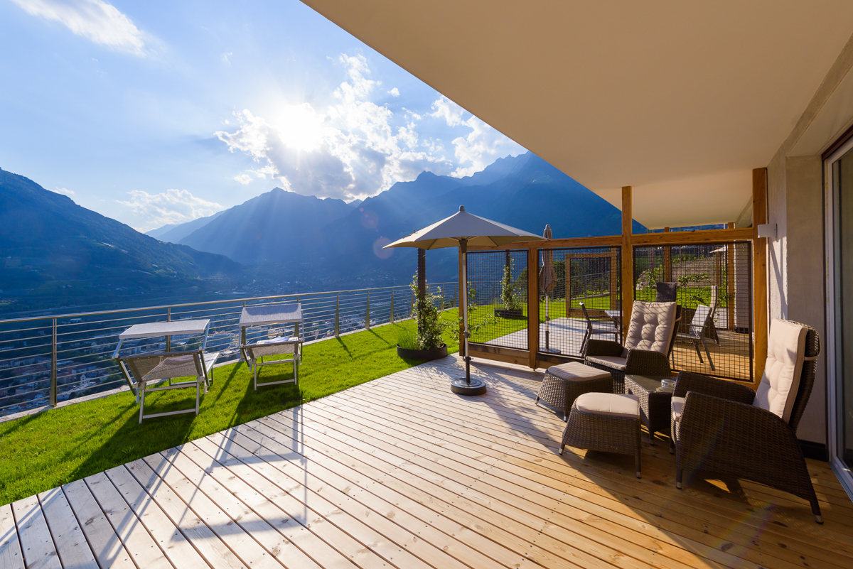 LA PERGOLA SUITES Lagrein - Dorf Tirol Ferienwohnung Appartement Zimmer Infinity Pool