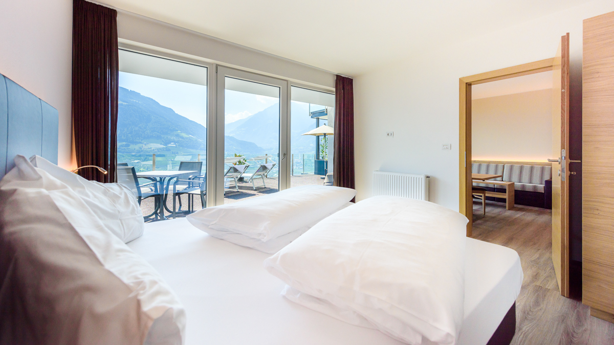 LA PERGOLA SUITES - Dorf Tirol Ferienwohnung Appartement Zimmer Infinity Pool