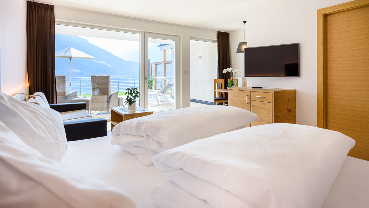 LA PERGOLA SUITES Weissburgunder - Dorf Tirol Ferienwohnung Appartement Zimmer Infinity Pool
